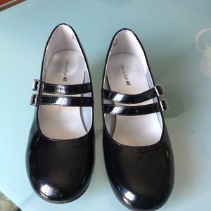 American Eagle patent leather Mary Janes pumps